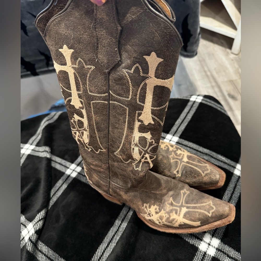 Corral boots